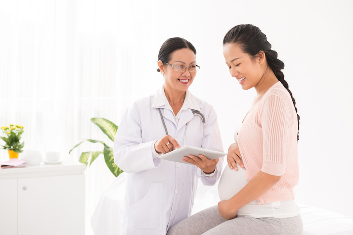 Doctor with pregnant patient.